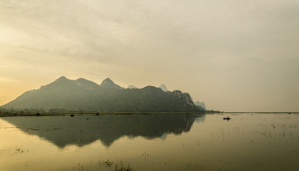 一个疯狂的Modder屠杀了蒸汽甲板,将其折叠成一个“蒸汽砖”,没有屏幕,没有控制器,绝对没有感觉”